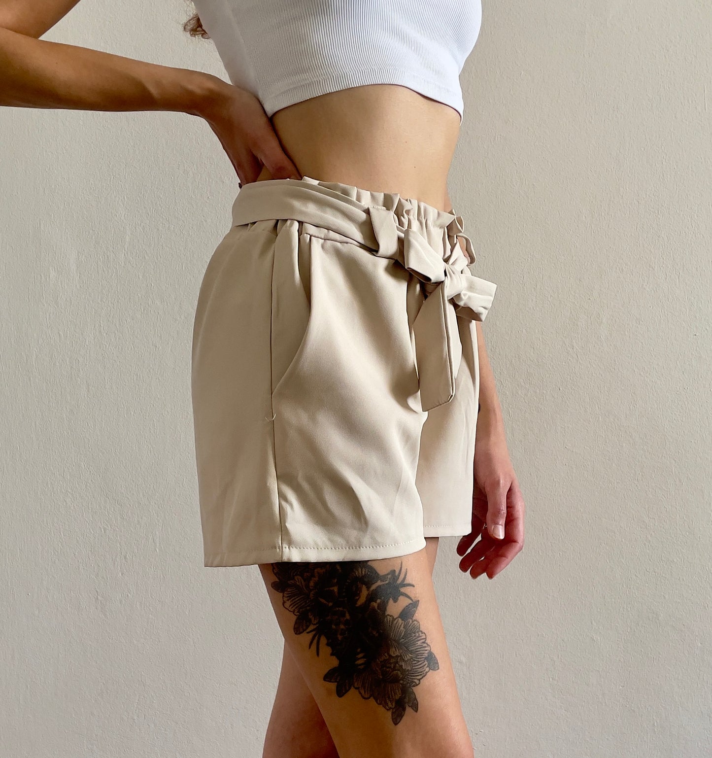 SHORT CINTURA NODO BEIGE